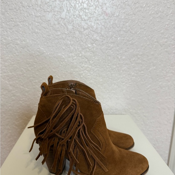 Brand: Steve Madden Style: Ohio Suede Fringe / Color: Chestnut/ Size: 5.5M - Picture 3 of 7